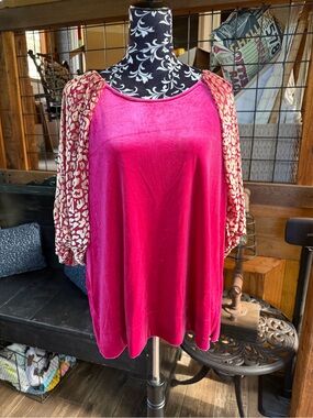 Umgee Fuchsia Velvet Tunic with Animal Print Puff Sleeves